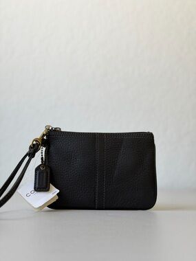 2005 NWT Coach Chelsea Wristlet